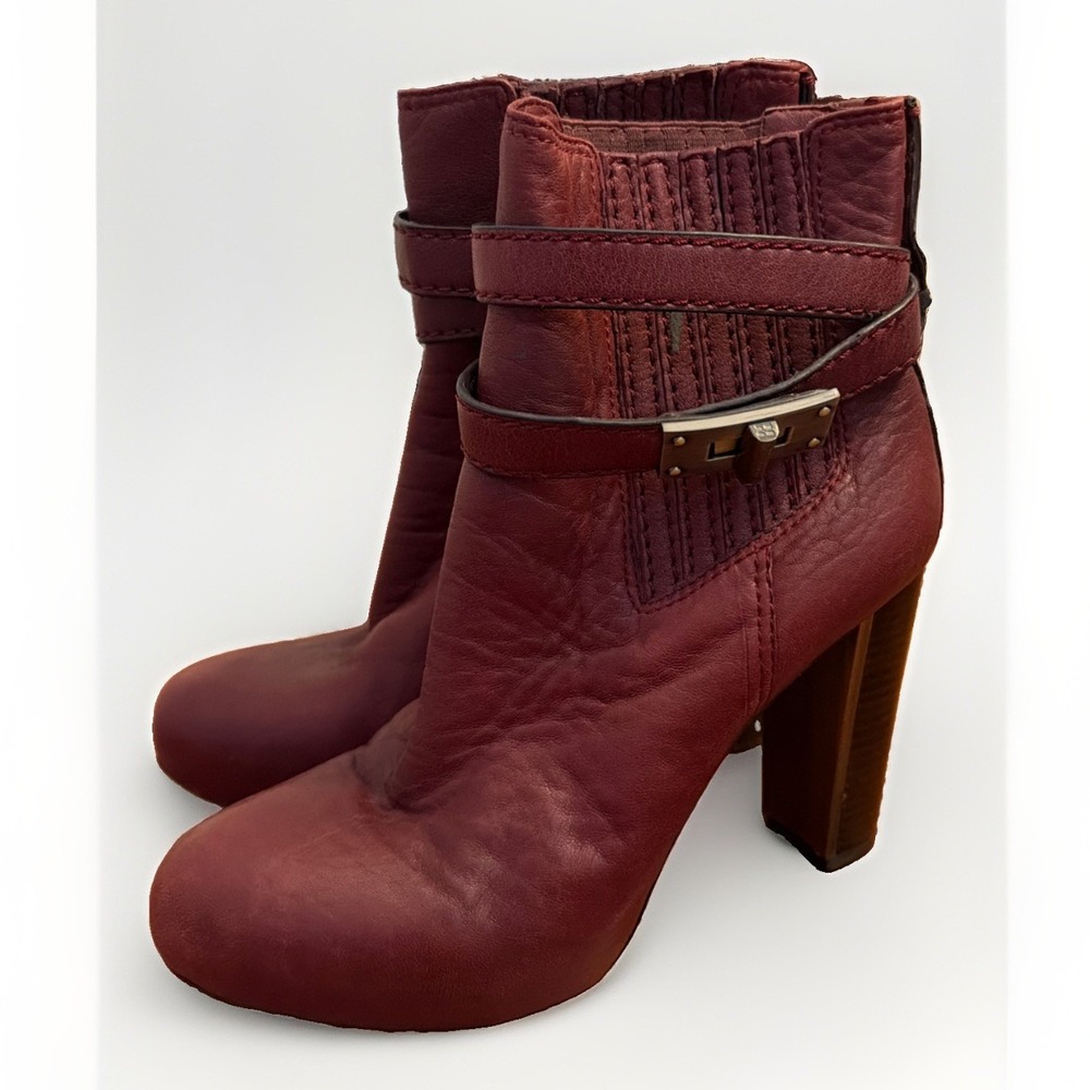 BCBG MAXAZRIA Red Burgundy Heeled Boots Belt Size 8B Leather